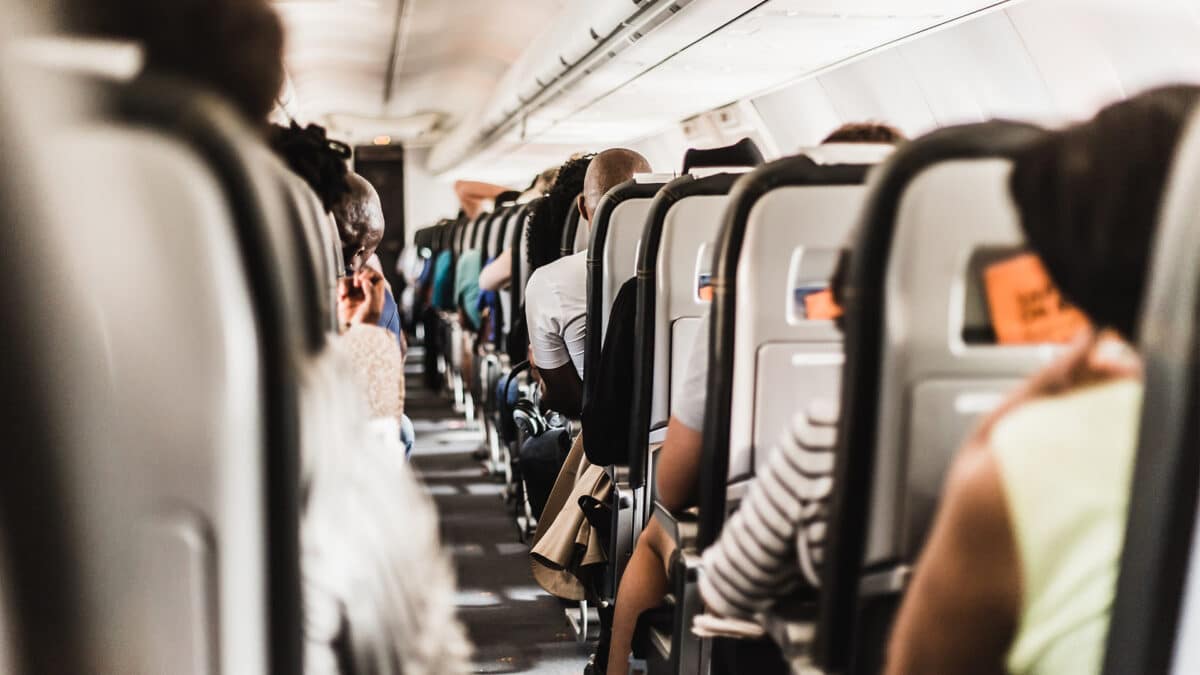 rows of airplane seats