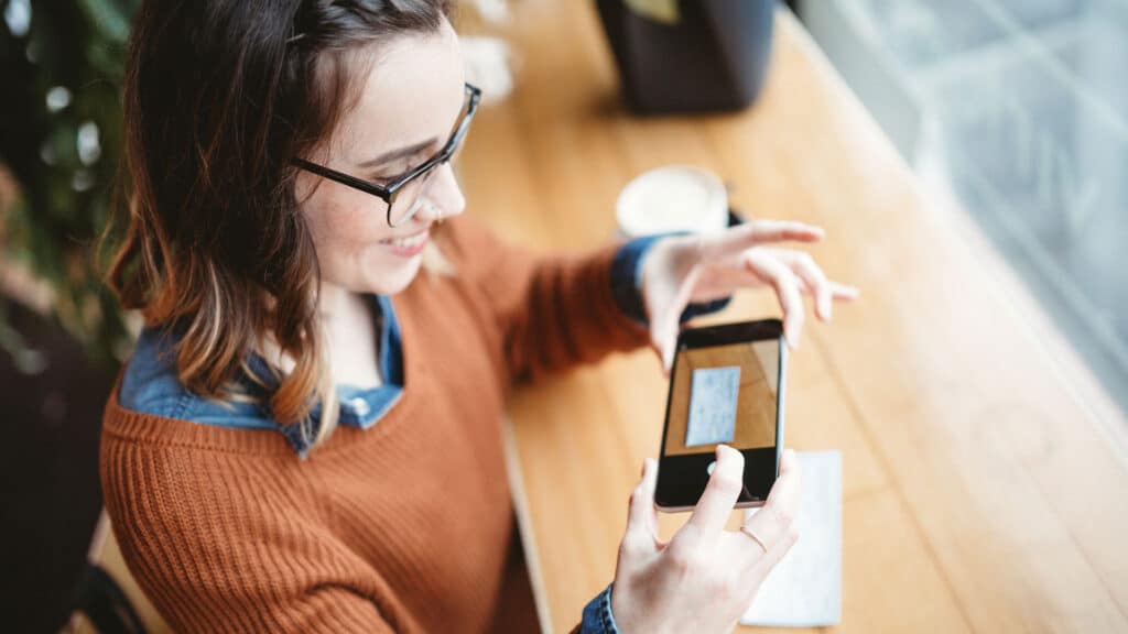 woman online banking