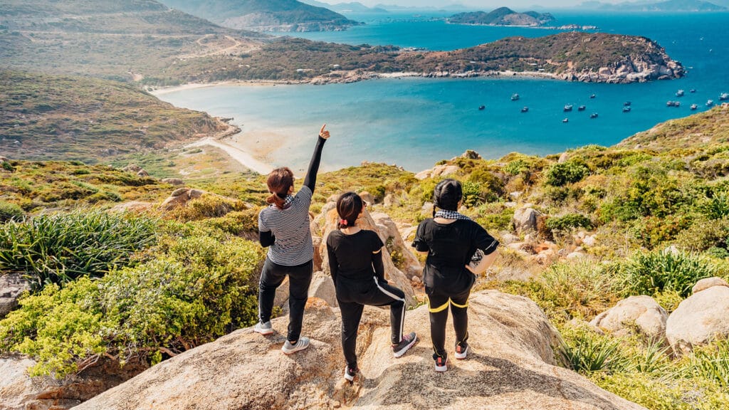 3 friends traveling on vacation