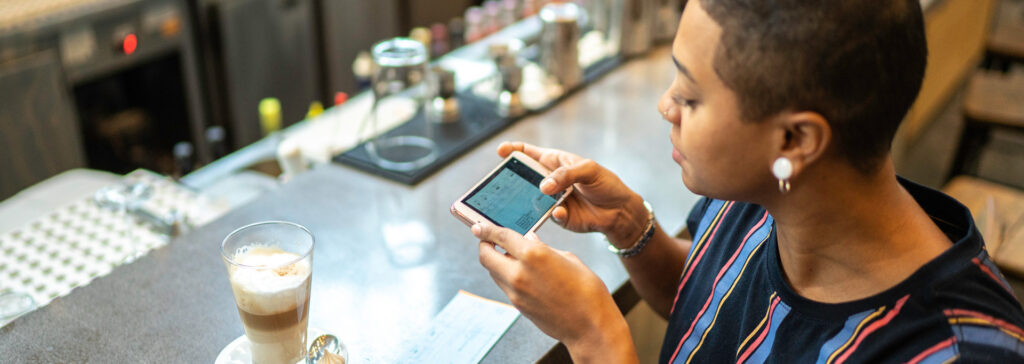 woman depositing check online